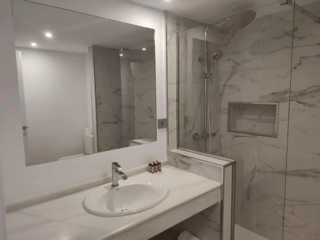 New and modern apartment on the beach 527