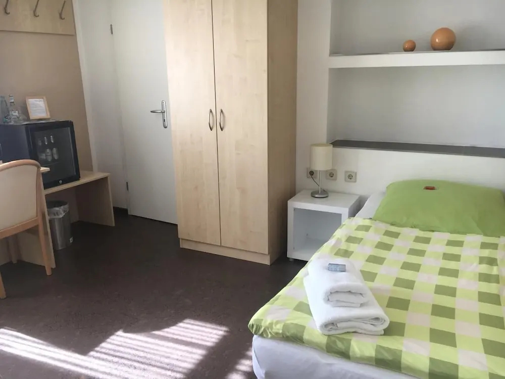 Adam Hotel