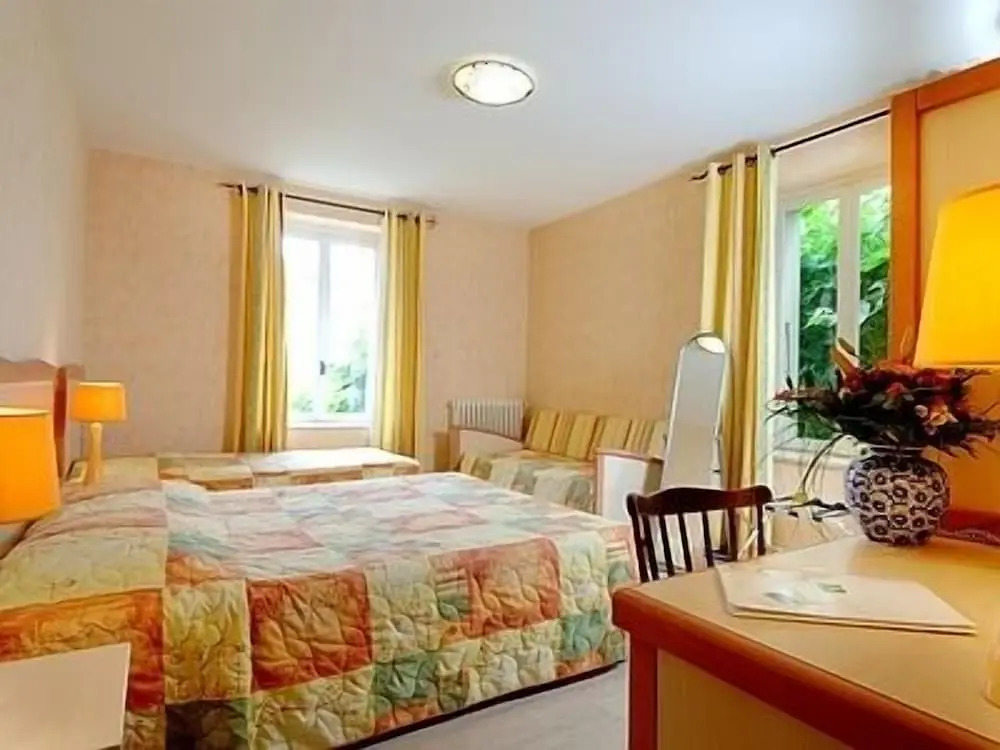 Logis Hotel Des Voyageurs Restaurant La Bonne TablHay