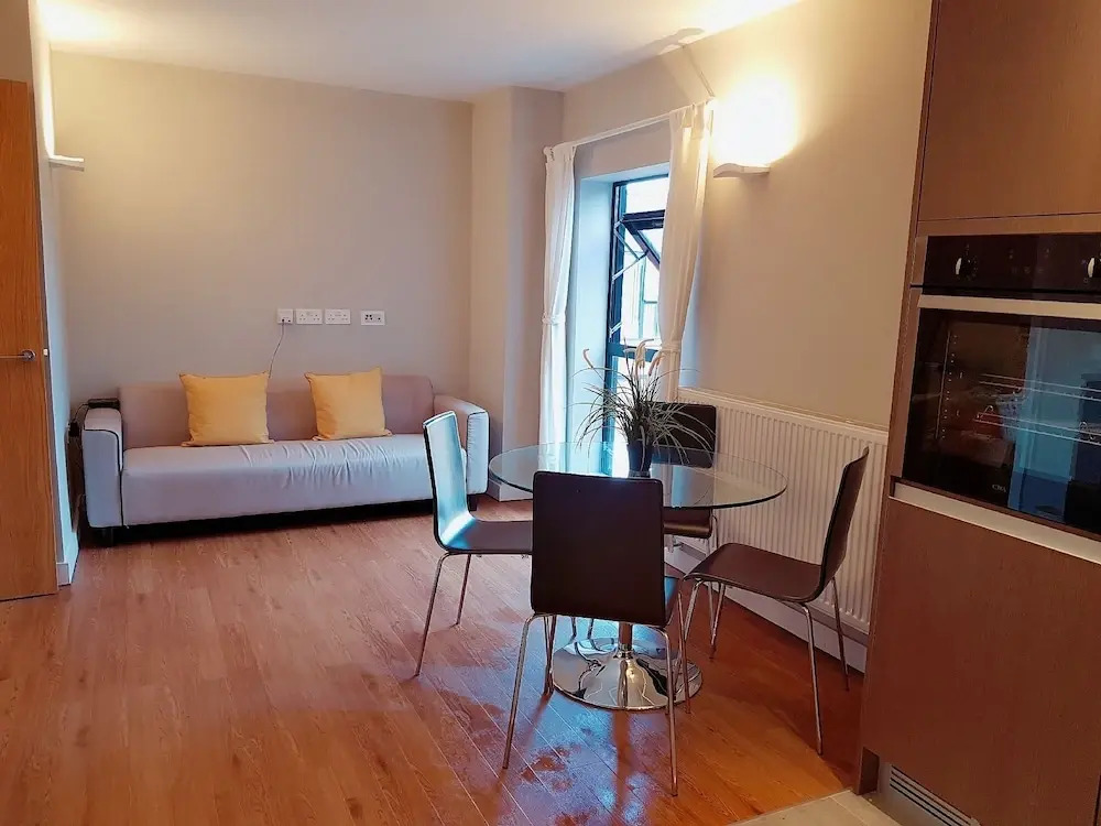 JQ Stylish City Apartment