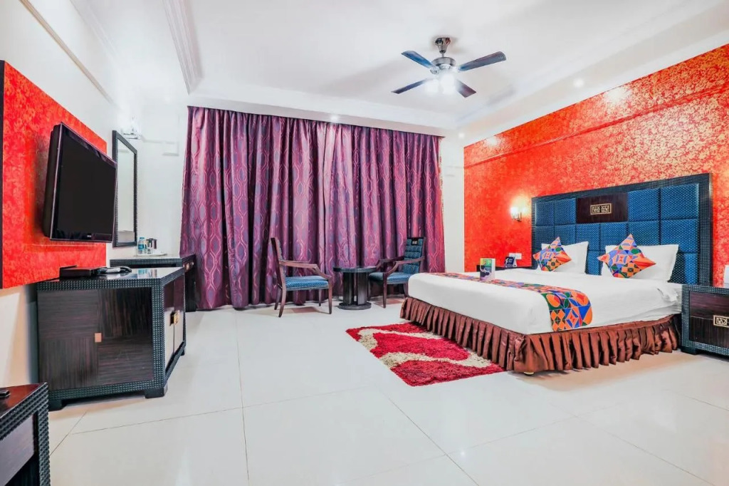OYO 2303 Hotel Royal Mirage