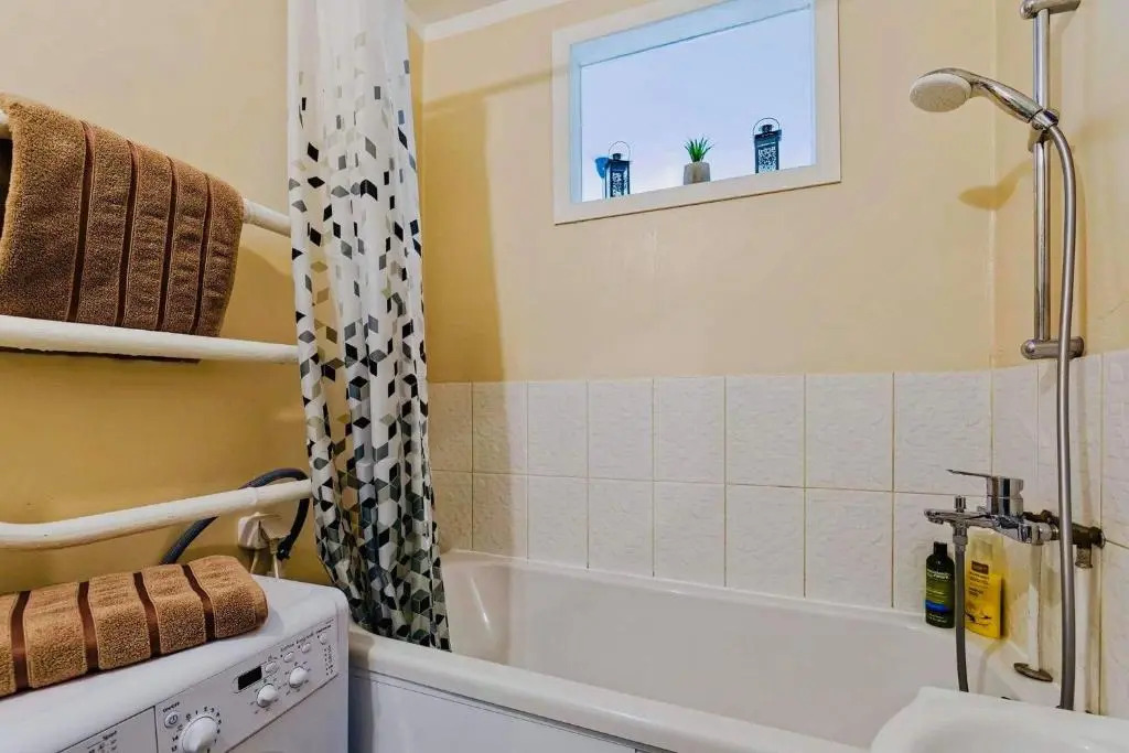 Sunny apartment, 7 min with tram to the Old Town