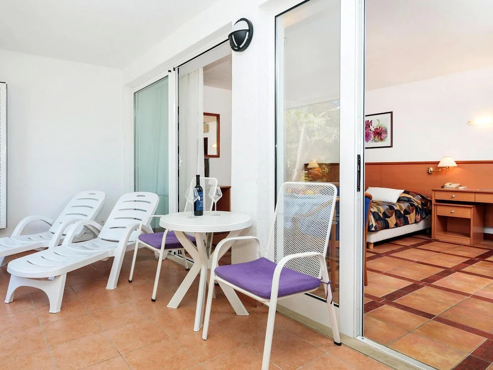 Elegant Resort Stay for 4 in Jelsa