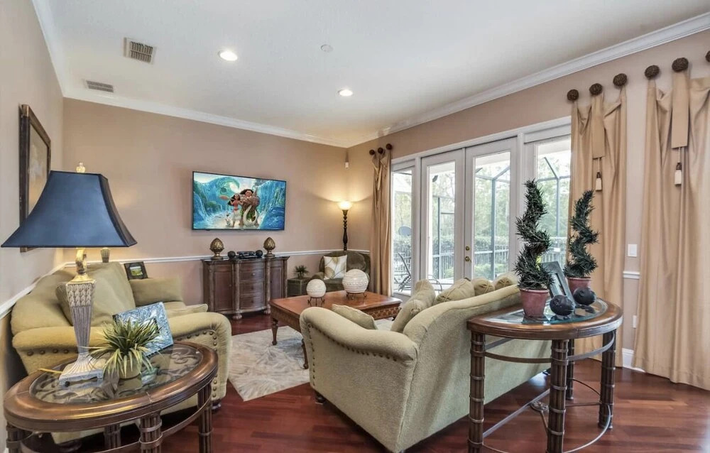 Disney theme 5 bed 5 bath with pool