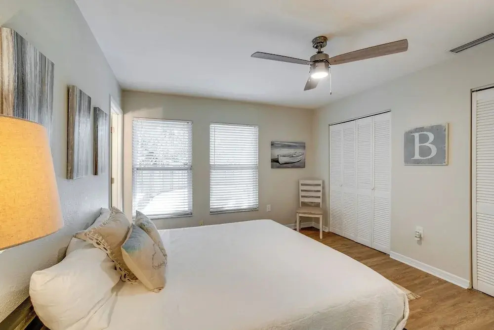 Walk to the Bay: Pet-friendly Oasis in Sarasota!