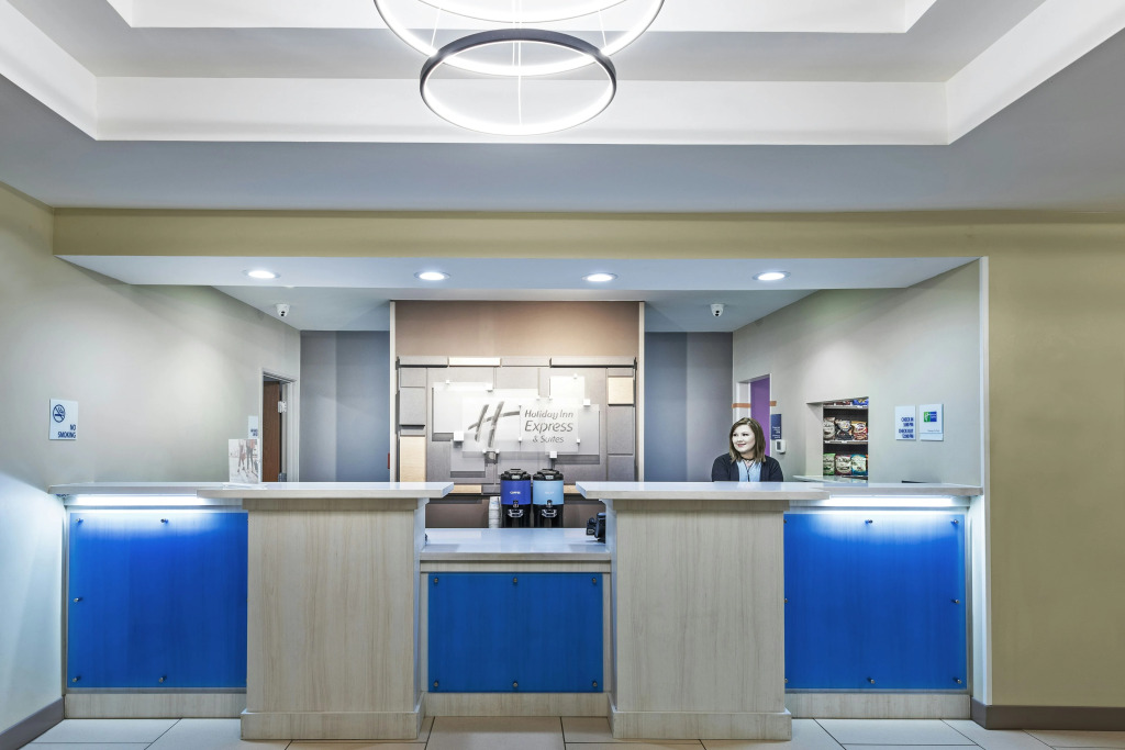 Holiday Inn Express and Suites Pryor by IHG