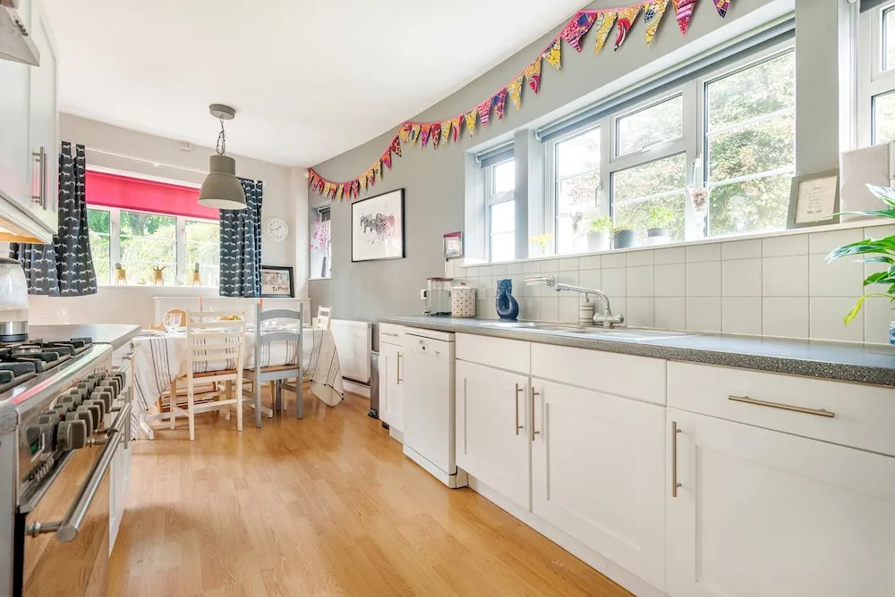 Majestic Home With Beautiful Garden in North West London by Underthedoormat