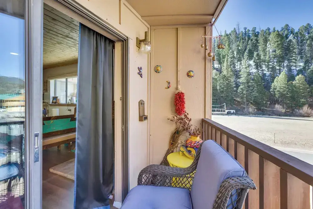 Ski-in Red River Retreat: Balcony, Mountain Views!
