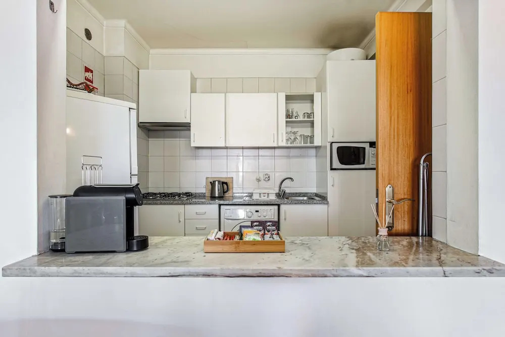Near Beach - Family - Sleeps 4 - Wifi - Parking