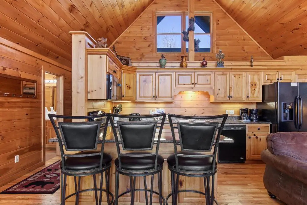 Above the Clouds, 4 Bedrooms, Pool Access, Private, Gaming, Sleeps 16
