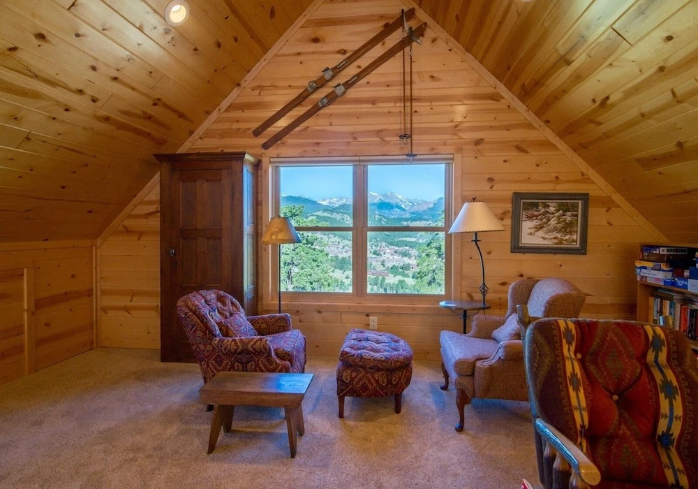 Armstrong Luxury Log Vacation  At Windcliff 4 Bedroom Home by RedAwning
