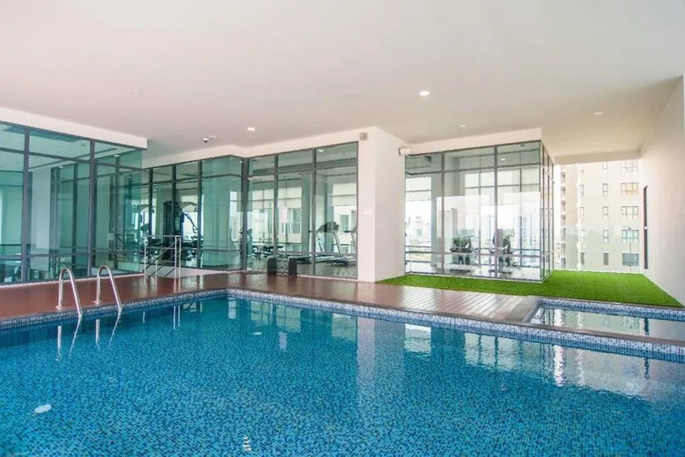 Locals Bangkok The Rich Sathorn-Taksin