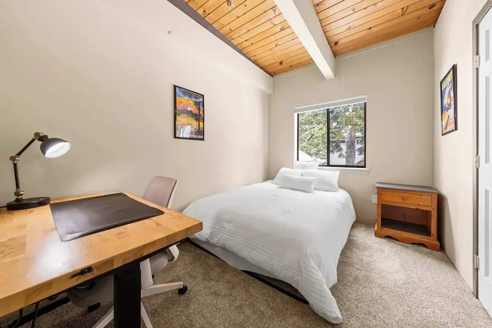 Tahoe City Retreat For 8!