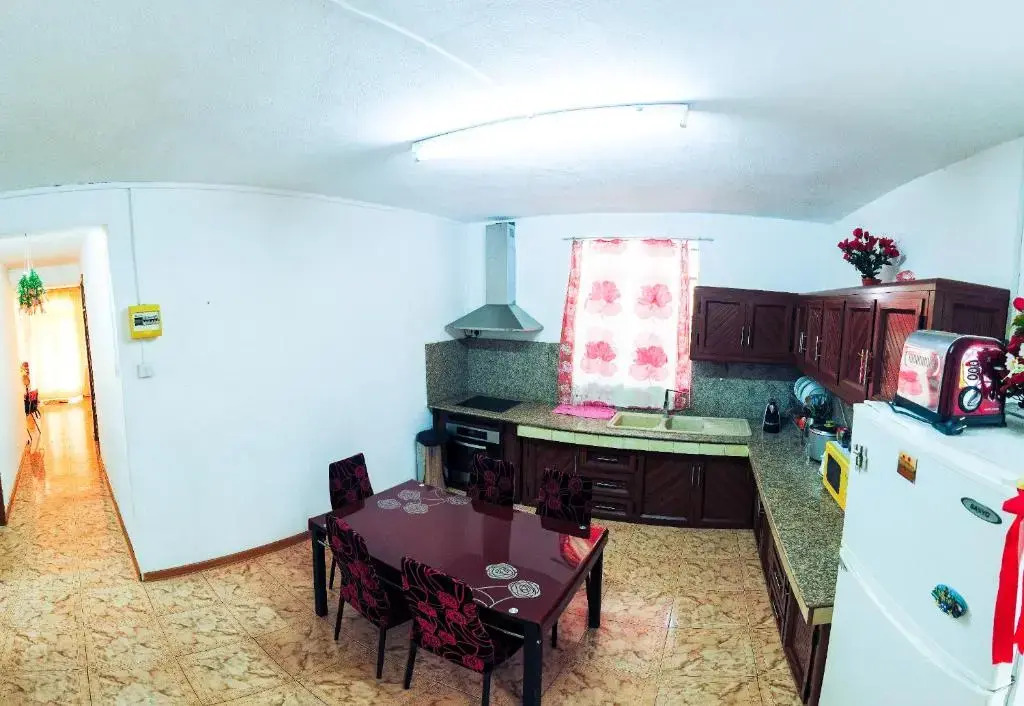 La Caverna House