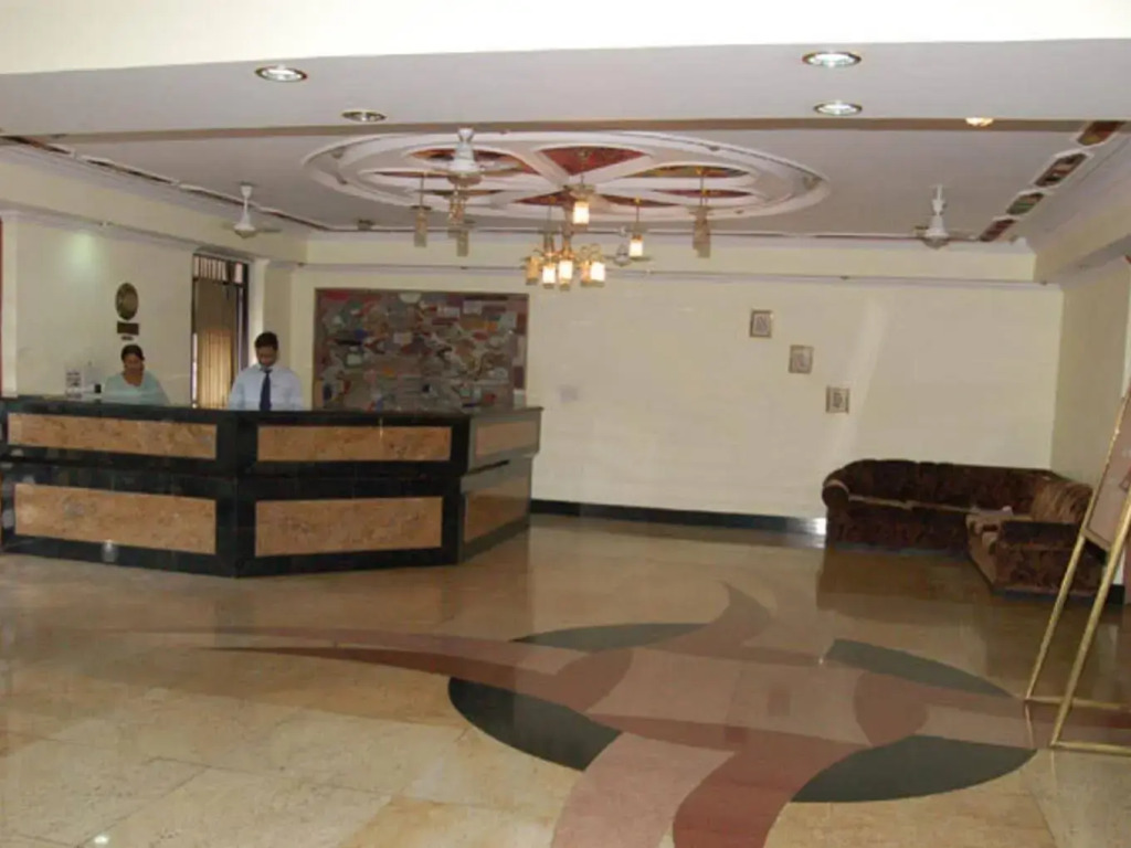 Hotel Meenakshi Palace