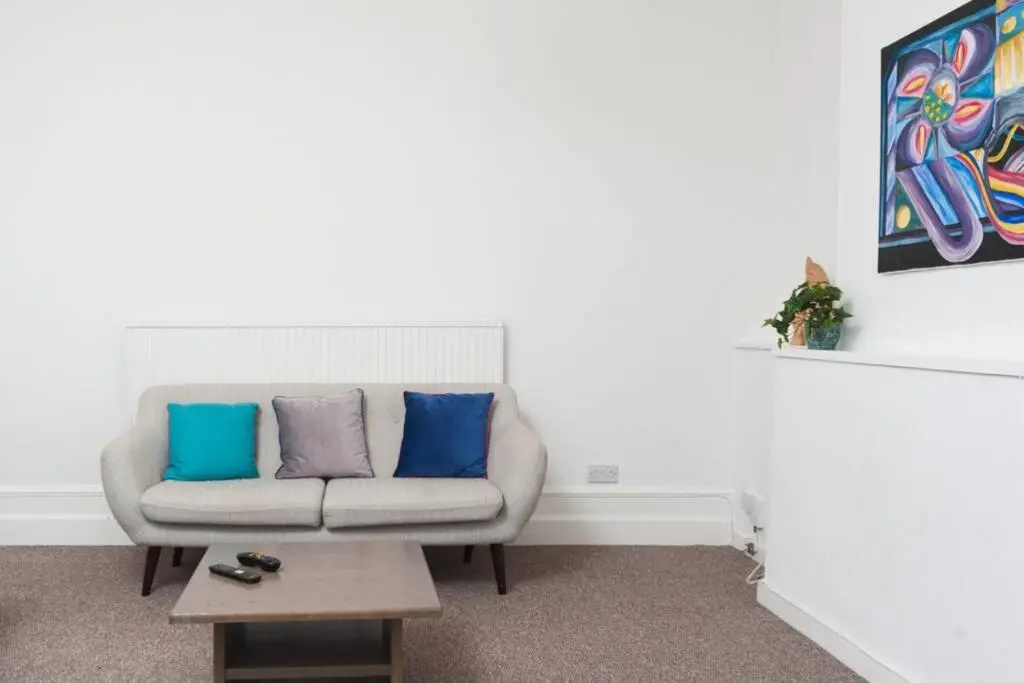 Newport house sleeps 9 - Mycityhaven