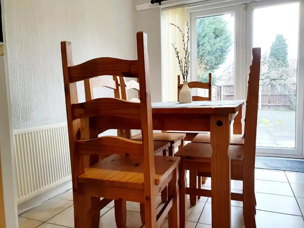 4 Bed House with Parking and WIFI Near Alexander Stadium - Suitable for Long Contractor Stays