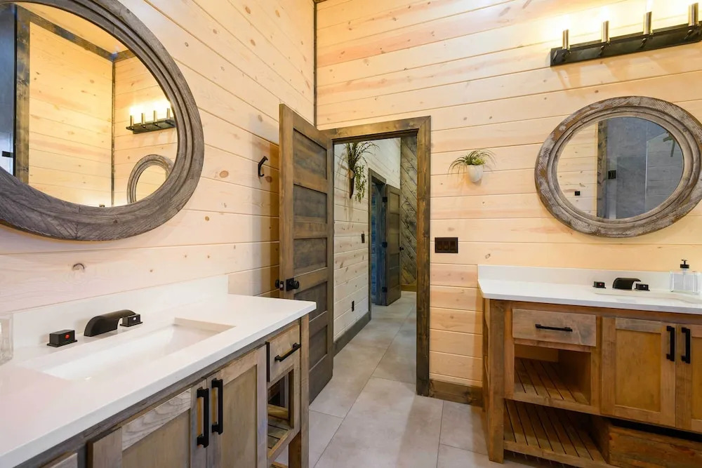 Secluded Creekside Cabin w/ Hot Tub & Fire Pit!