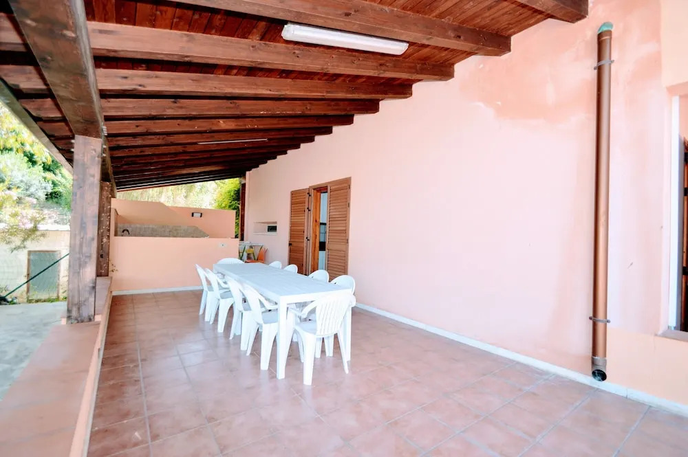 Villa Baialuce a stone's throw from the Faraglioni and the Zingaro Reserve