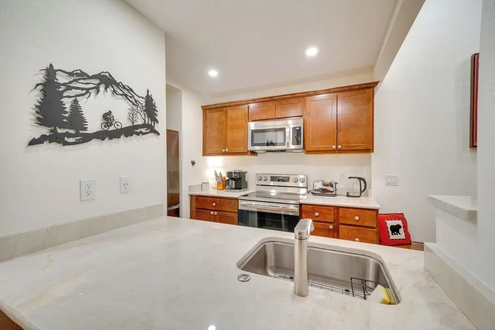 Near Hiking: Renovated Breck Condo w/ Tennis Court