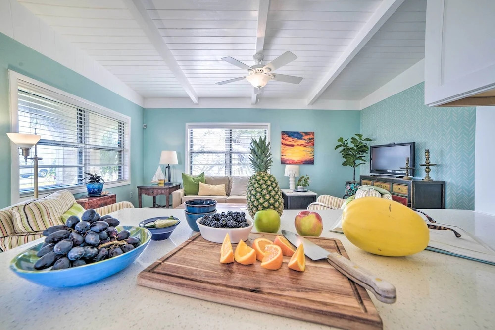 Coastal PCB Cottage W/pool & Bbq: 1block to Beach!