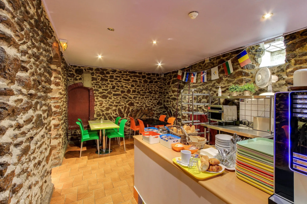 Хостел Le Montclair Montmartre by River