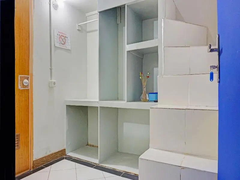OYO 90304 Neo Central Residence
