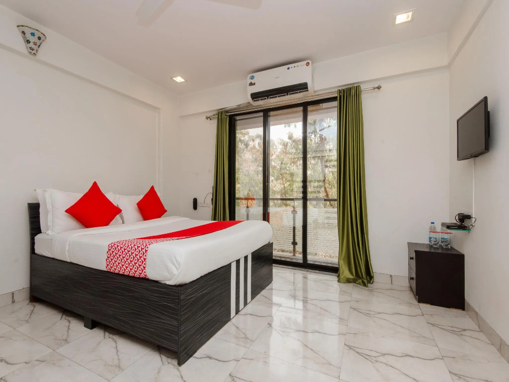 OYO 11951 Vatsala Suites