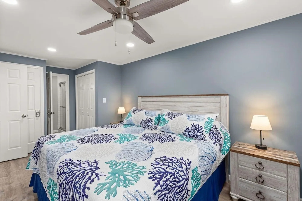 Thunder Island 133c 2 Bedroom Condo by RedAwning