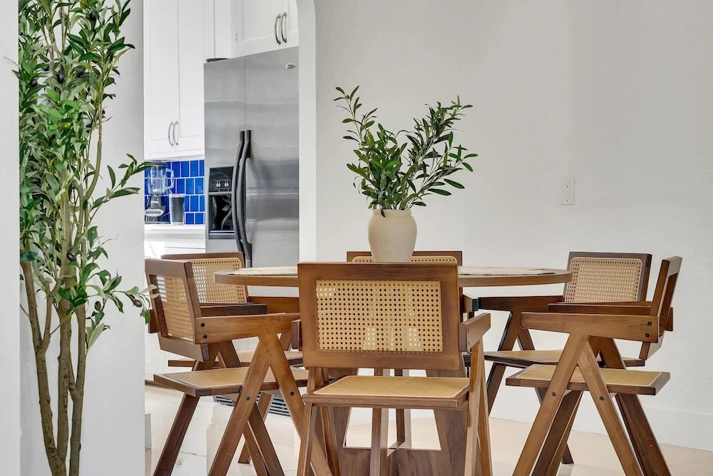 Spacious Stylish 2BR Retreat Near Victoria Park