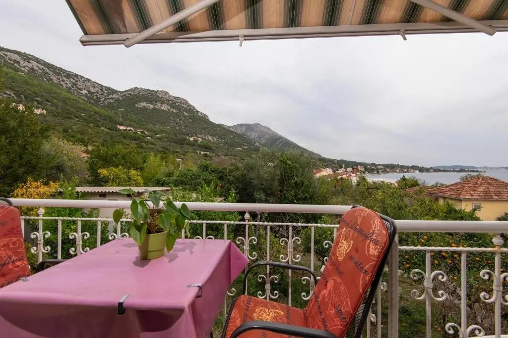 Apartments Sugor-70m from sea