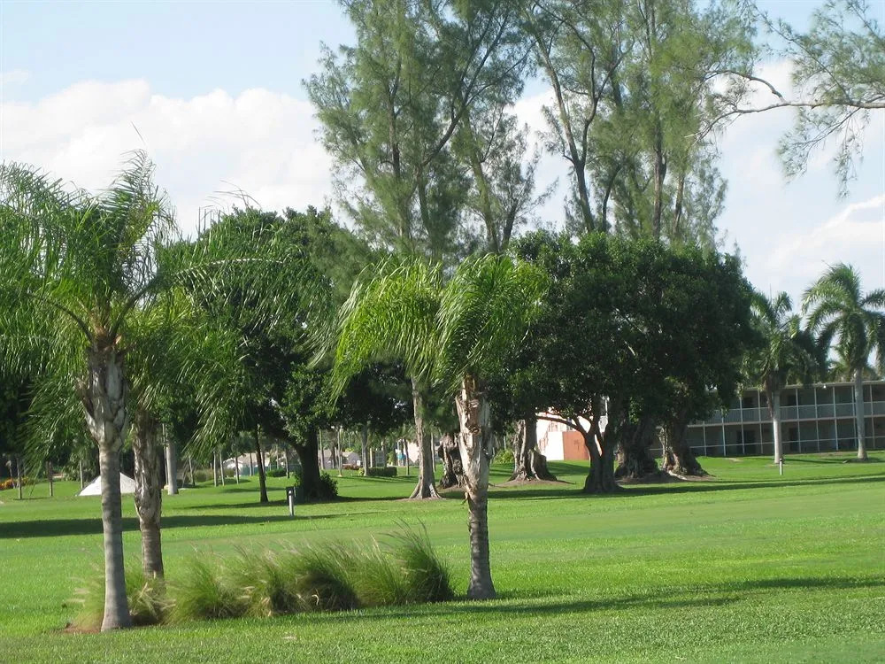 Hollywood Beach Golf Resort