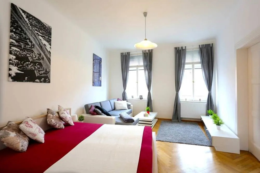 Large Wenceslas Square Apartment for 10 guests