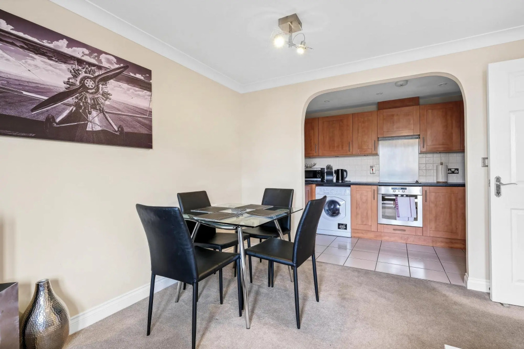 Reading Town Centre River View Serviced Apartments
