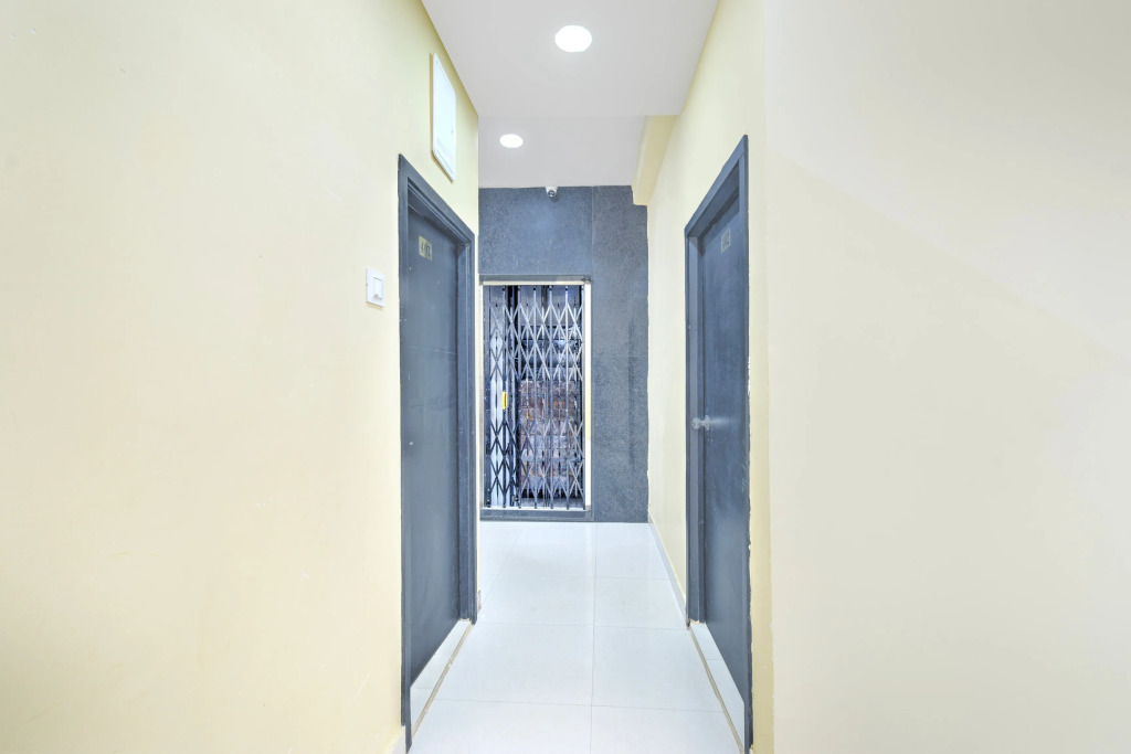 Hotel O HOLIDAY STAR IN Nampally Railway Station