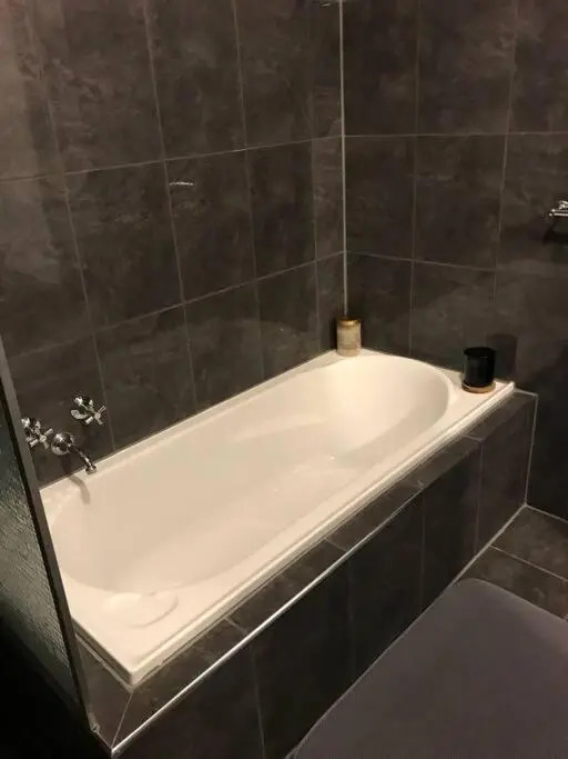Modern comfort, central 2 bedroom apartment