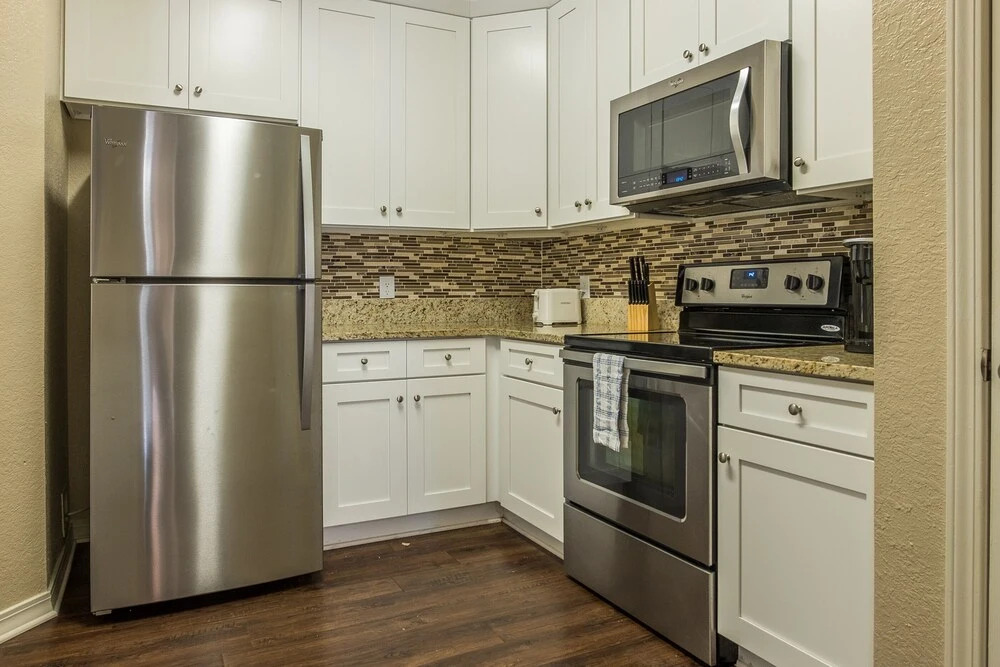 1 BR and 2 BR Jacksonville Beach Apt with Parking by Frontdesk