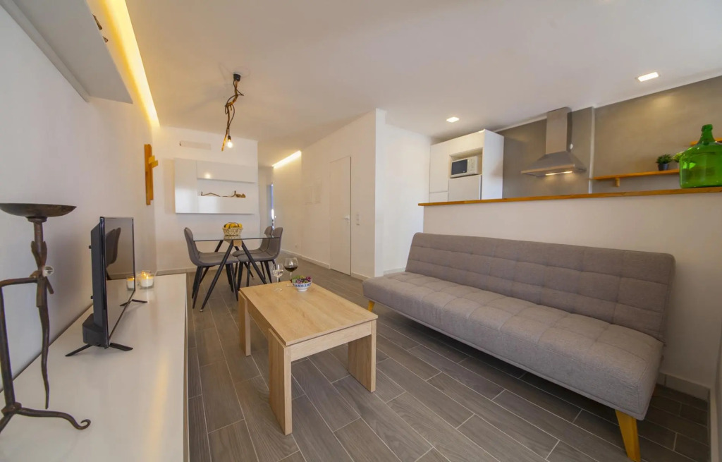 B38 - Tamar & Patio