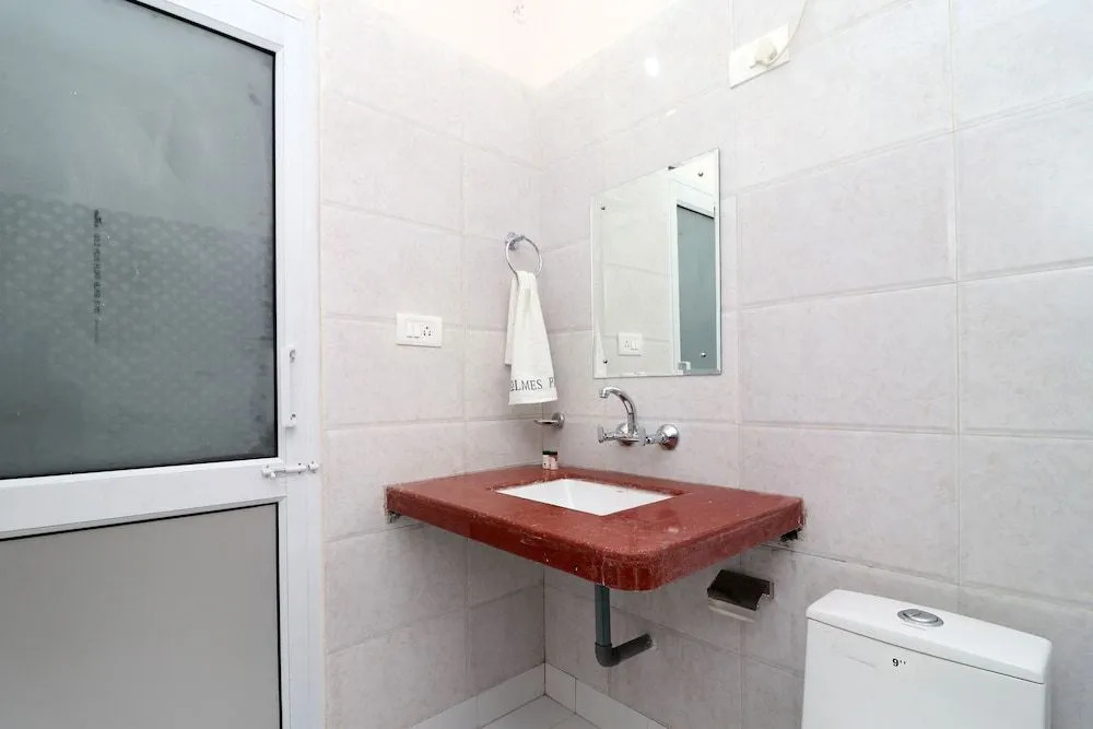 OYO 13655 Hotel Benog Breeze