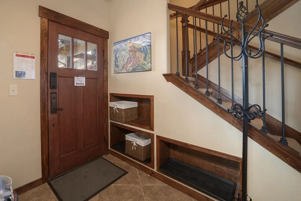 Cozens Pointe B-301 3 Bedroom Condo by RedAwning