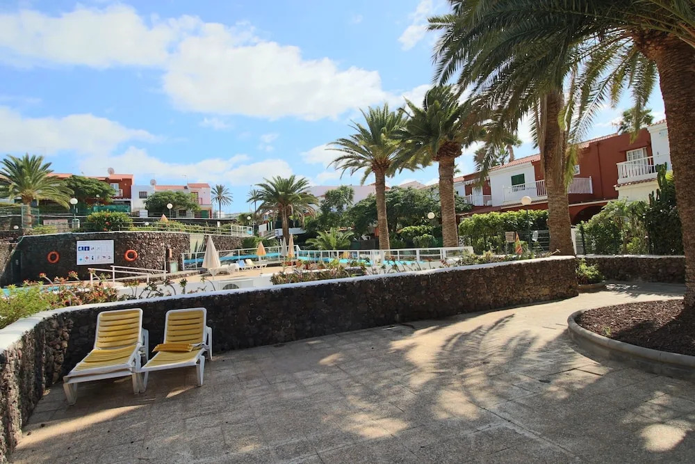 Nice house with heated pool and tennis course