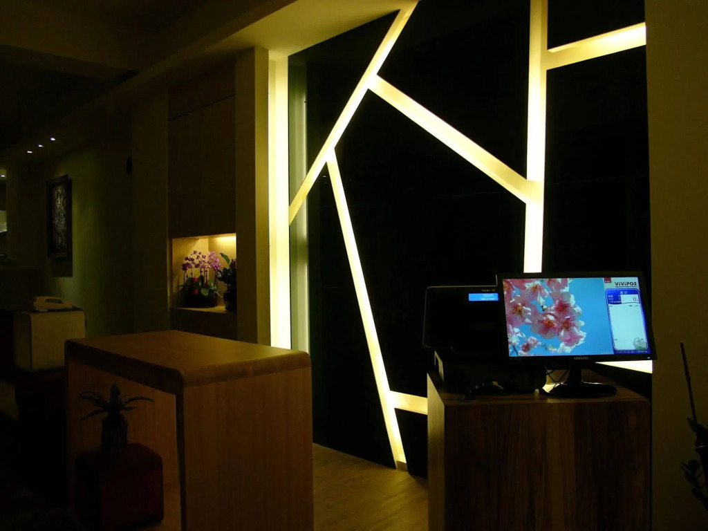 Tavern L Hostel