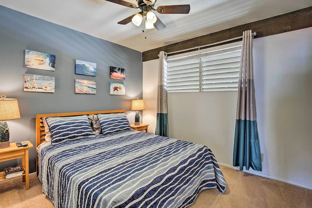 Kona Condo w/ View, Walk to Beach & Restaurants