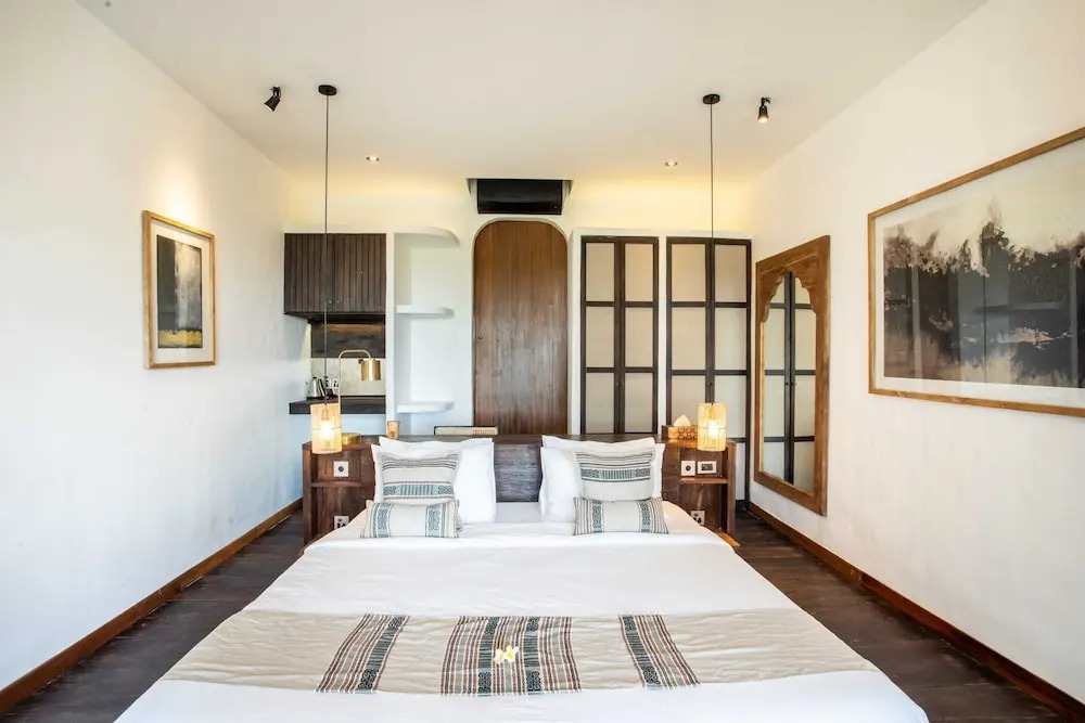Majestic Private Villa, 6 BR, Canggu With Staff
