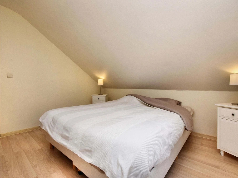 Beautiful, Modern House With Stunning Views, hot tub and Sauna in Green Surroundings