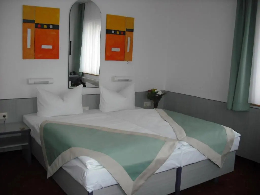 Port Inn Hotel