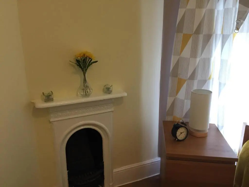 Tynant House- Modern 3 bed house- City centre and FREE parking