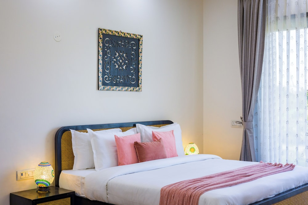ELIVAAS Adhiva Retreat 5 BHK Farmhouse