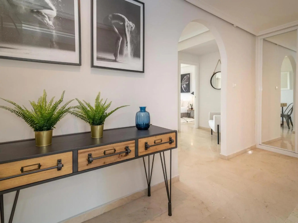Puente Romano Modern flat, Best location in town