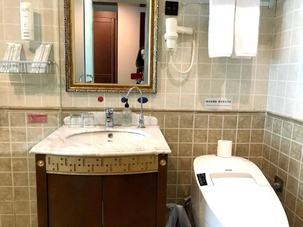 Sun Moon Lake Hotel Dalian大连火车站店